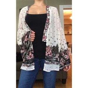 Beautiful Floral Kimono Taylor & Sage Size Small